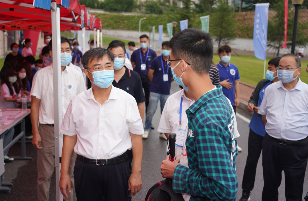 没有疫情时期的大学生活，是无数学生所向往的校园生活