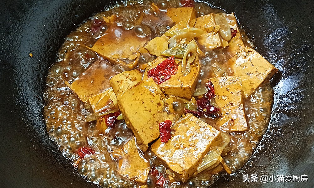 我家最馋豆腐的这种做法，制作简单，出锅葱香浓郁入味，下饭解馋