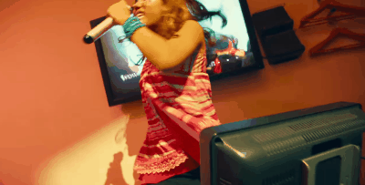 时隔20年，日本00后又再度穿起“泡泡袜”！它曾是涩谷辣妹的最爱