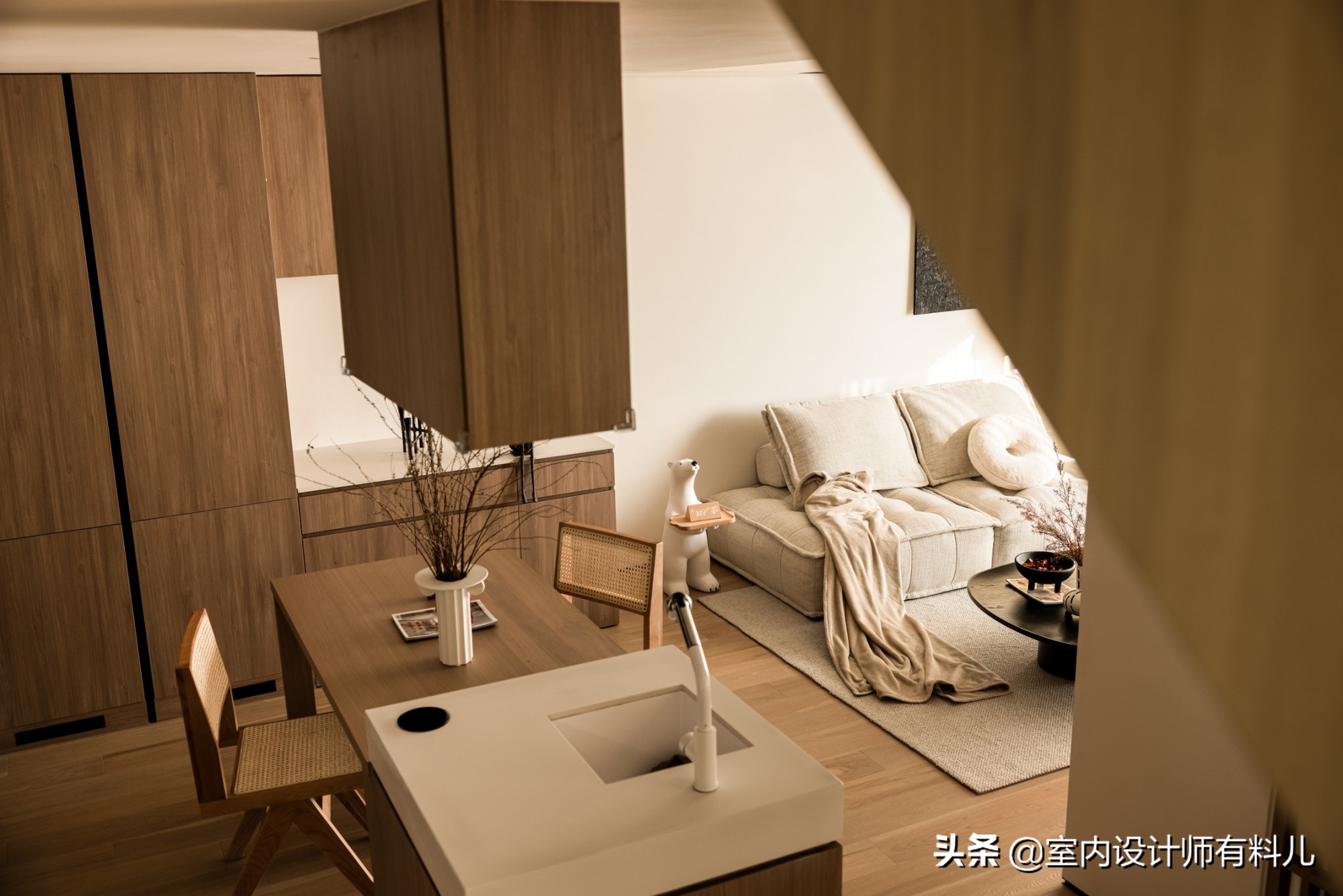 130㎡复式房装修设计，打造舒适与时尚兼具的居住空间