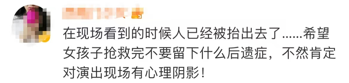 音乐节发生“人砸人”意外！乐迷被跳水者砸晕，伤情严重仍在ICU