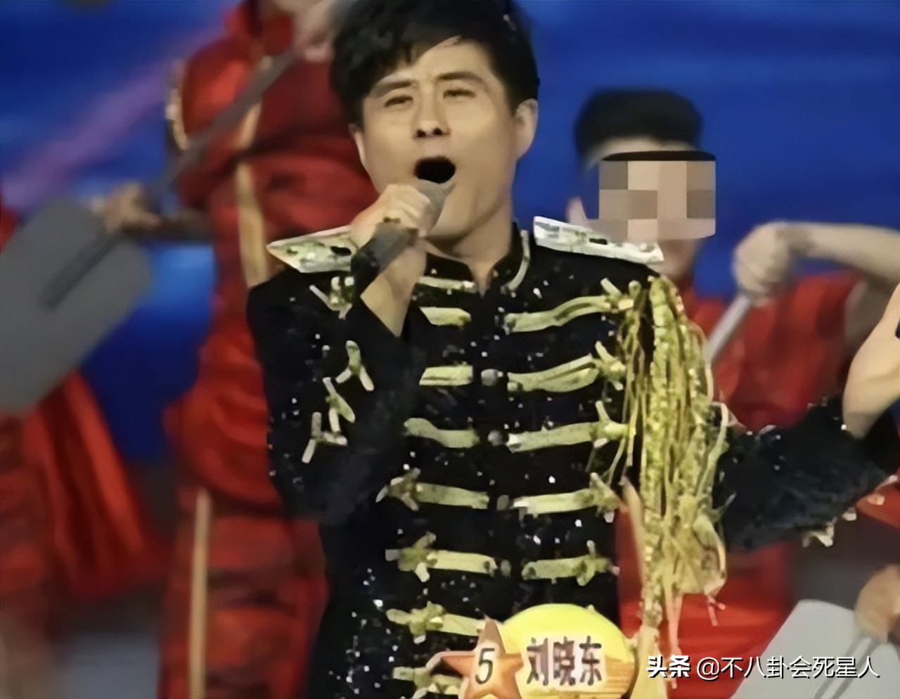 8位红极一时的草根明星现状，摆摊卖菜，住桥洞，红了11年