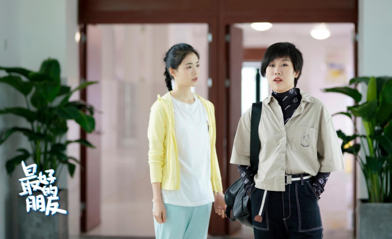 因青2成名的上官喜爱，自曝入行多年负债79万，靠公司预付金生活