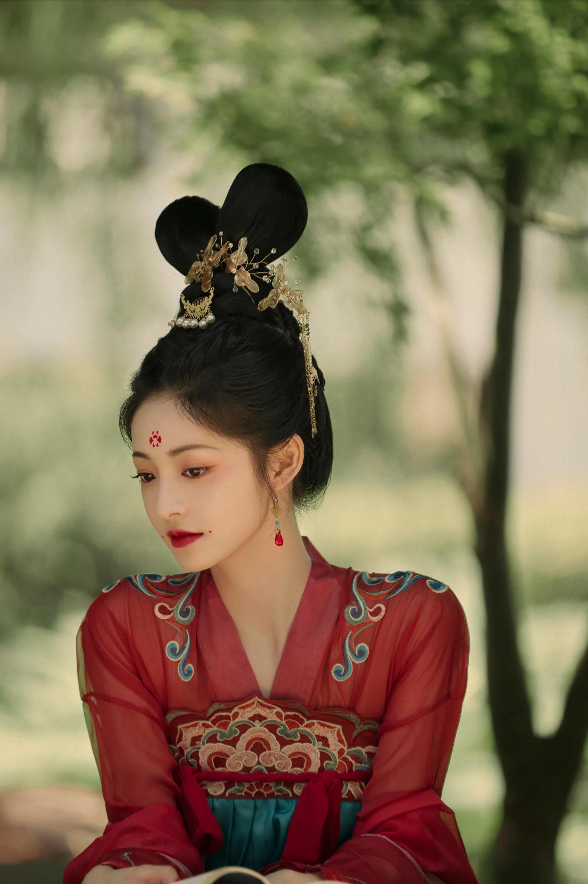 周洁琼古风大片