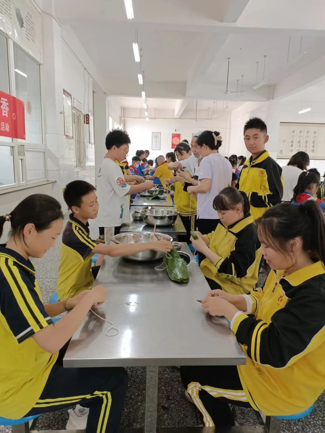 我爱中国节，端午名粽香——记黄龙溪学校劳动教育主题实践活动