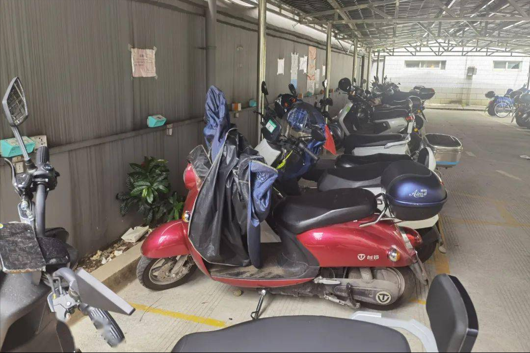 夏天如何提高電動(dòng)車的電池壽命，三點(diǎn)充電方式要記牢，別再充錯(cuò)了