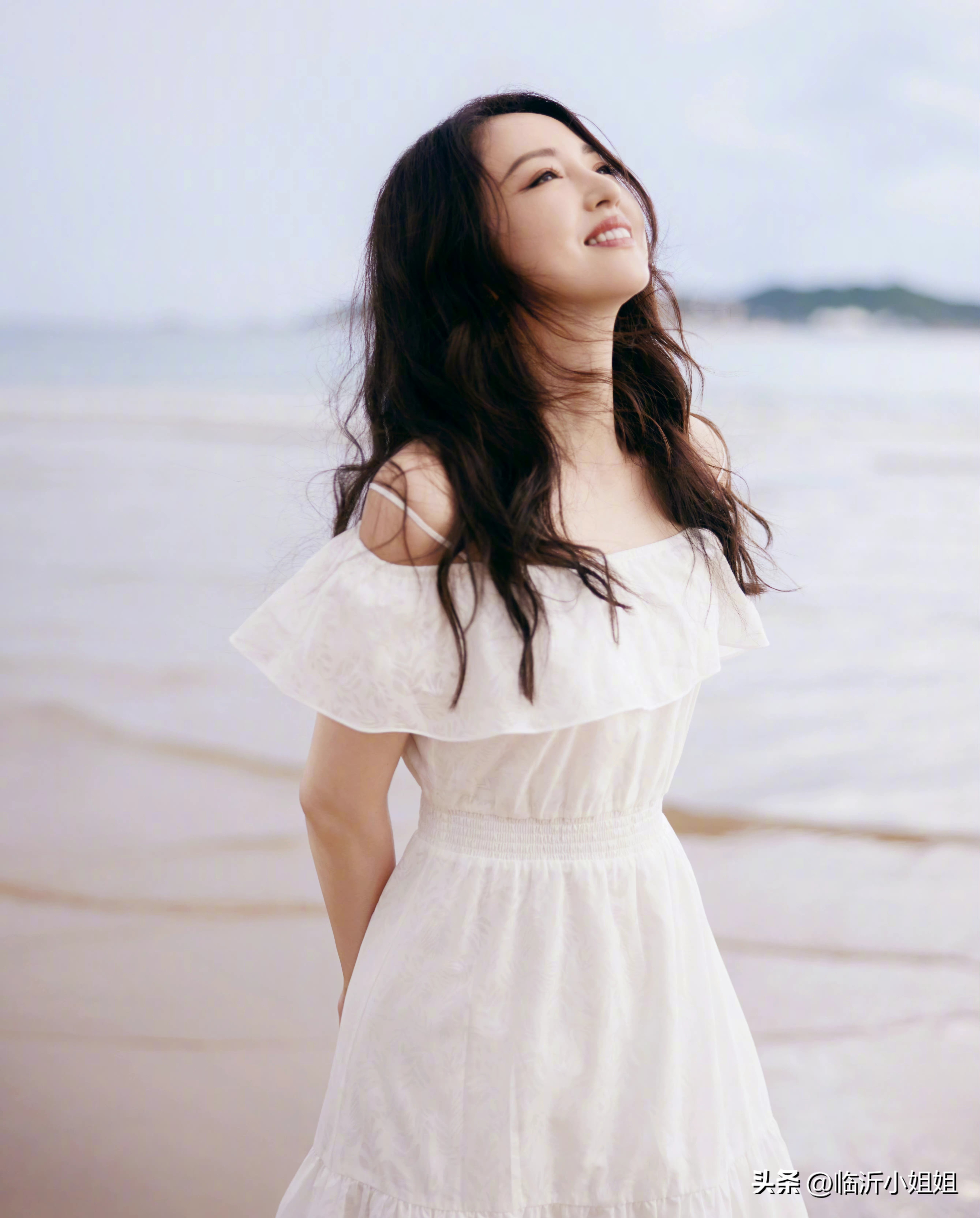 董璇,精致典雅的知性美女,清新脱俗的外形,成熟韵味十足-热门资讯