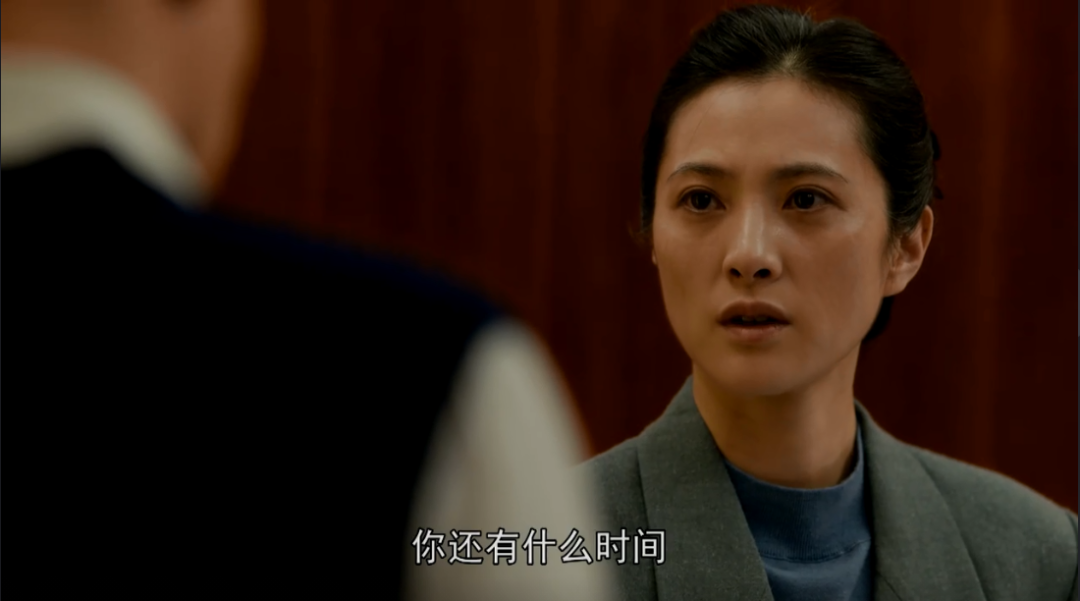 在《人世》中最具人气的十大角色中，周蓉超过了蔡晓光，郑娟仅名列第二。