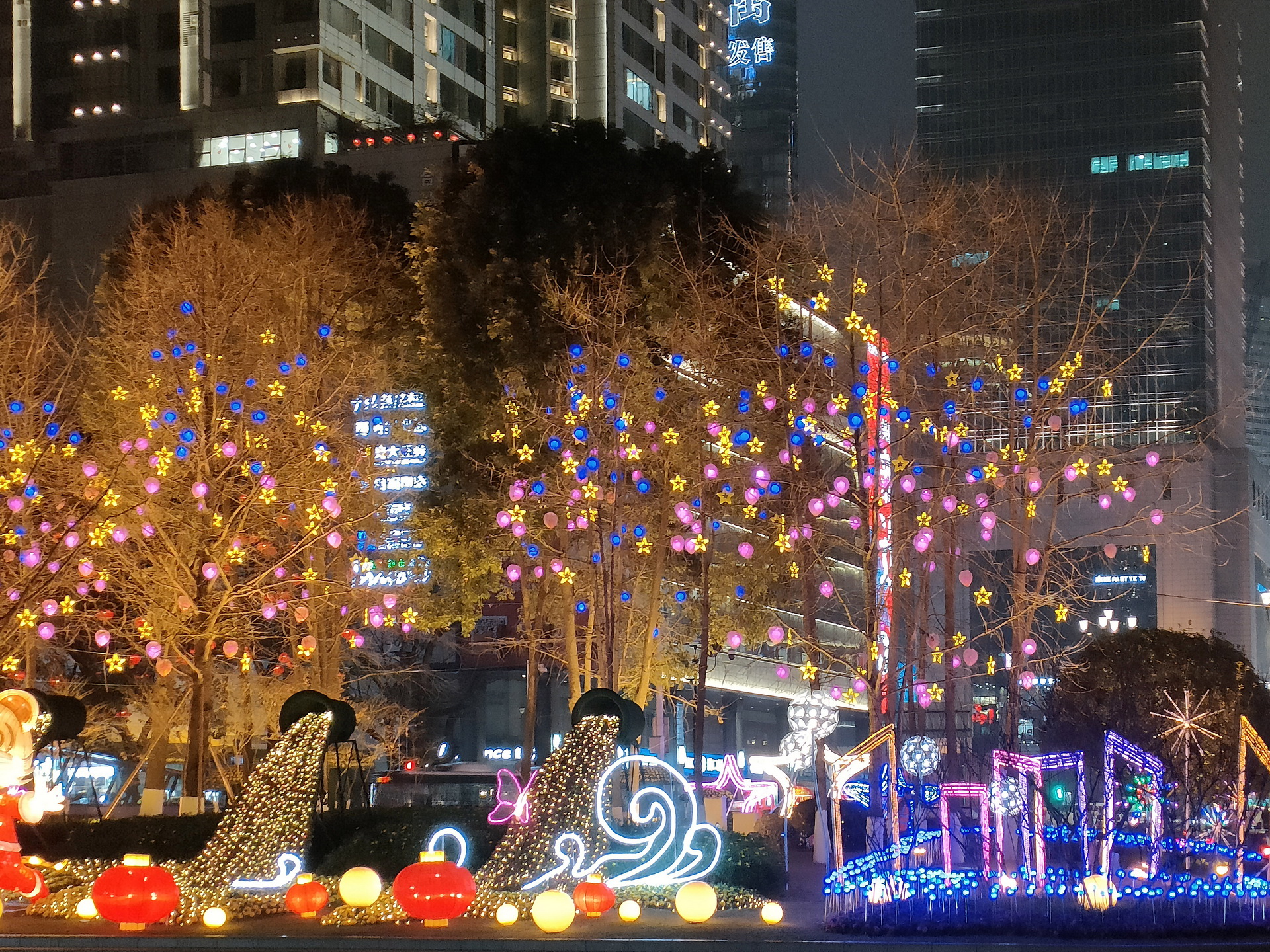 山城夜色十八梯，OPPO Reno7手机为您记录时光之美
