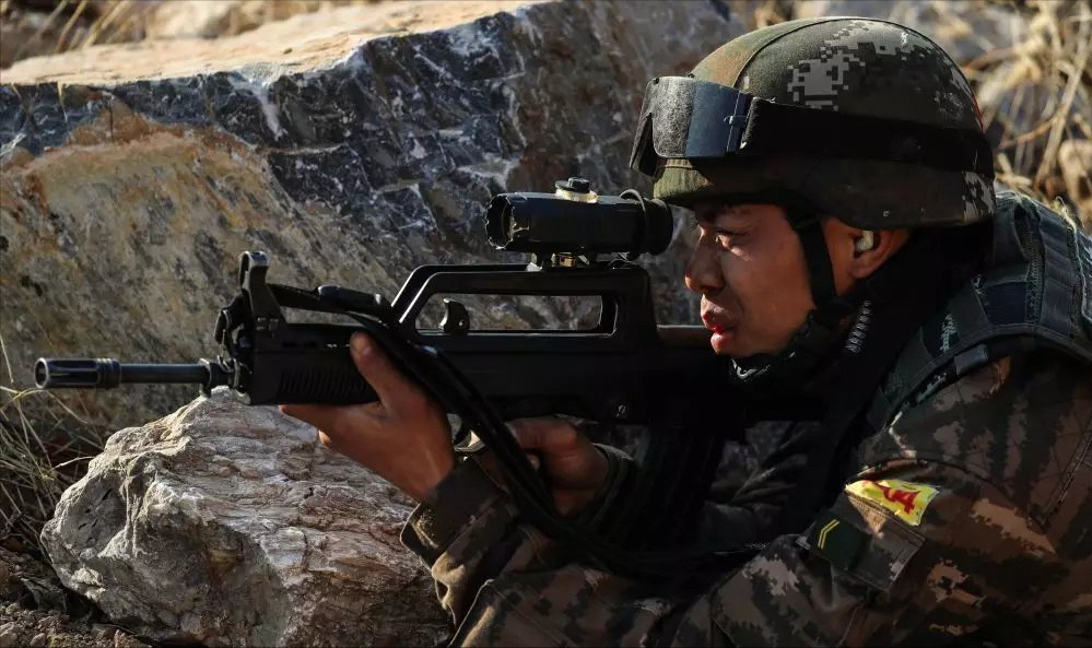 ������95ʽ��ǹ��̥��03ʽ��ǹ�����߷����Σ���191ʽ��ǹȡ��