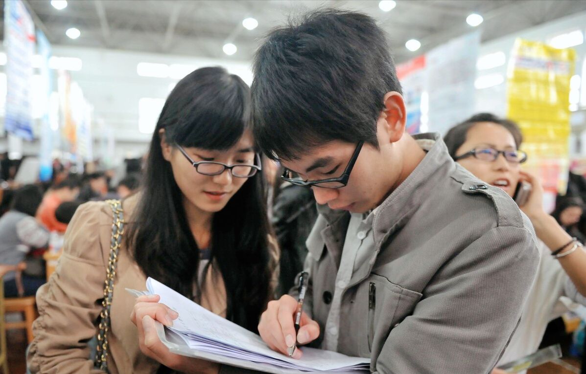 没钱、没背景、没人脉：农村出身的“三无”大学生如何翻身？