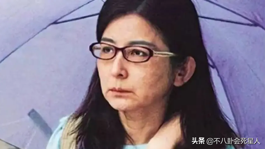 粘贴九首歌曲，皮肤失败，精神障碍，未婚生活，银杏的幸福