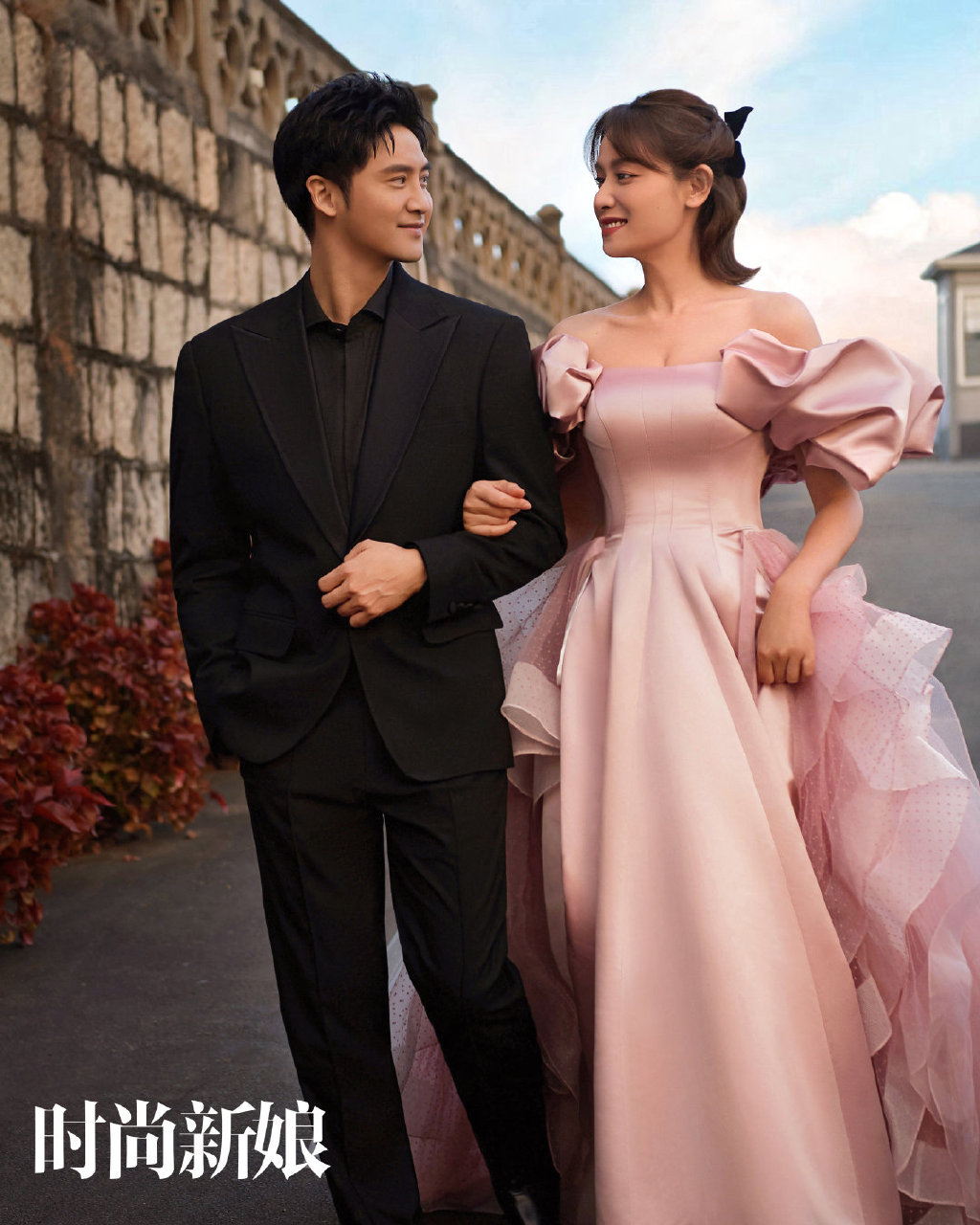 田亮夫妇结婚14周年再拍婚纱照，叶一茜呈现望夫眼，容颜身材未改