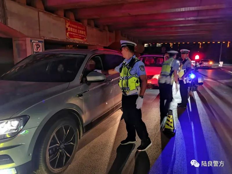〔百日行动 · 警队故事〕党旗下的红绿灯