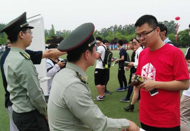 2022参军入伍有新变化，4类人无缘入伍，想参军的大学生要知道