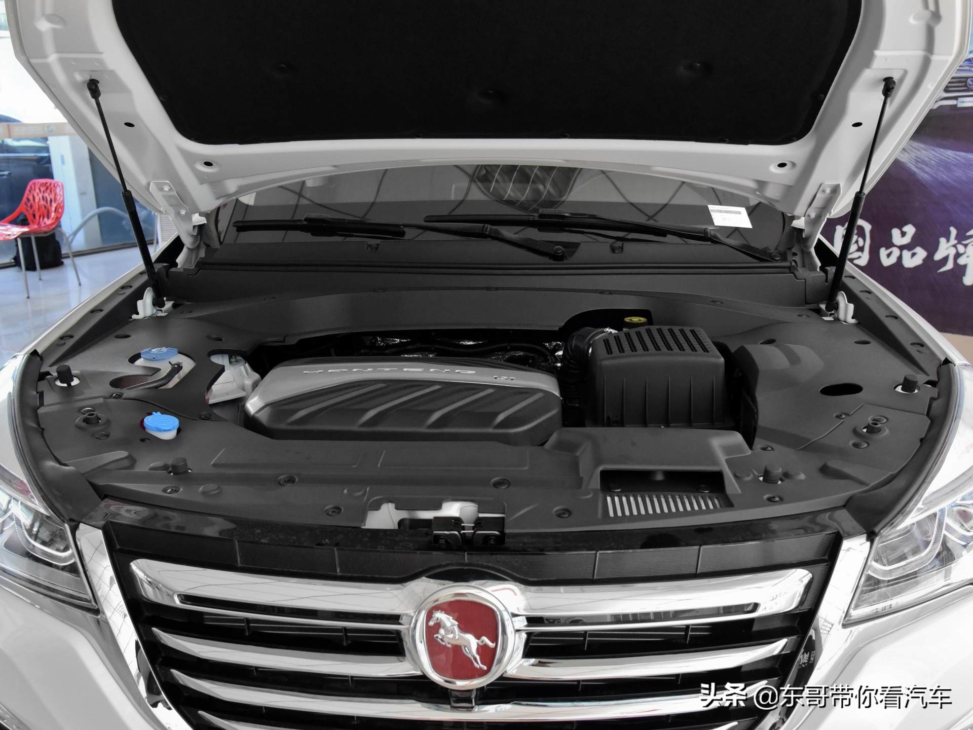 7.7L/100km，能见度比劳斯低，飞马车标，实拍汉腾X7