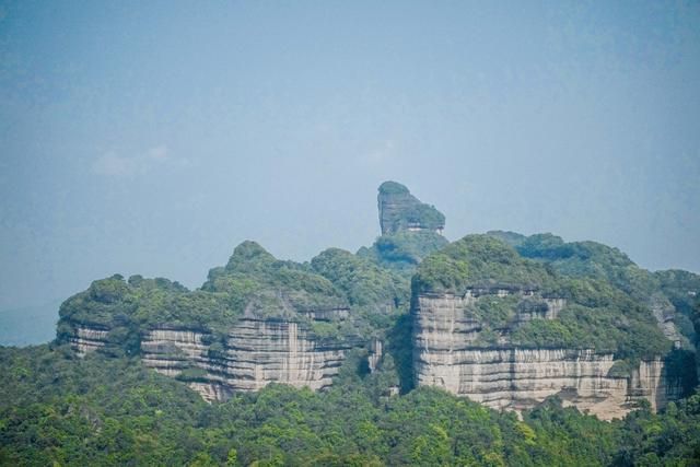 广东名山之首丹霞山，领略大自然鬼斧神工，奇岩怪石特别多