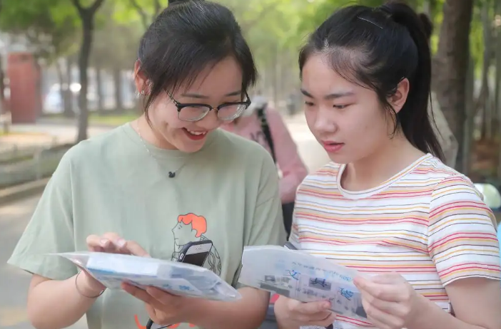 国内高校金字塔分八等，前三等都是学霸，能考上第四等已经很厉害