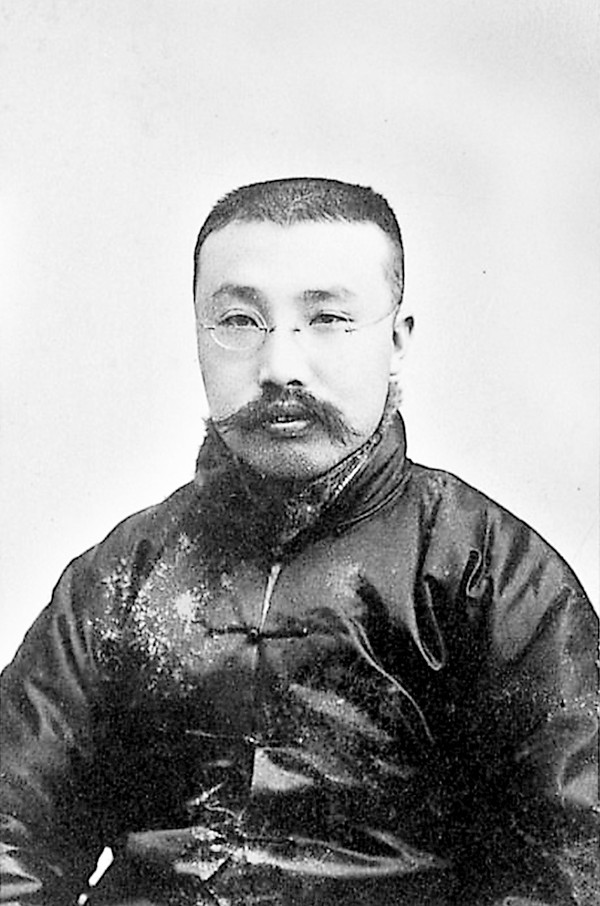 1982年，台湾老人带一盒骨灰到大陆，中央：追认党员葬在八宝山