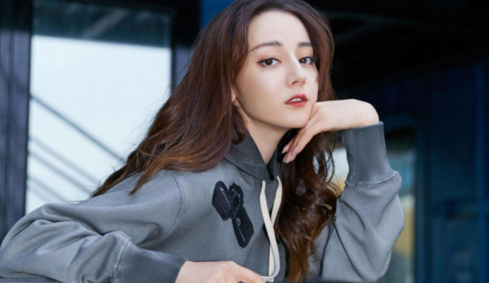 国内大学校花名单爆出，榜首颇具争议，上戏校花备受网友喜爱