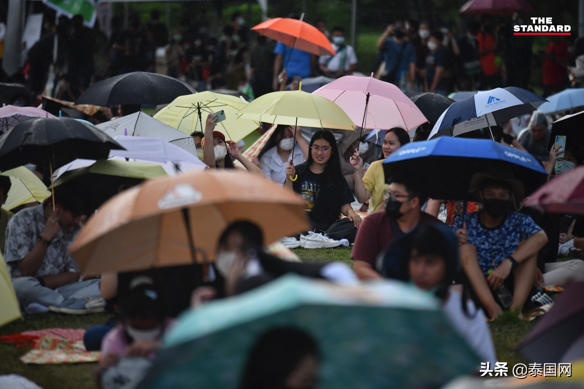 曼谷露天电影节火热进行中 火车公园场热闹非凡