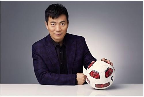 女足夺冠了，这个54岁的男人在演播厅哭了