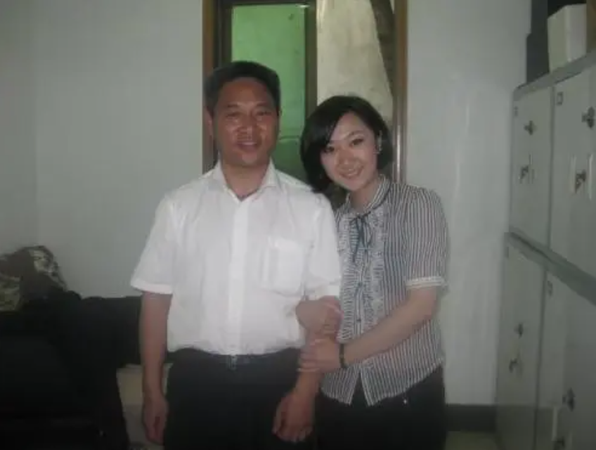 入殓师许康飞：10小时修复碎石机中的遗体，21岁女大学生拜他为师