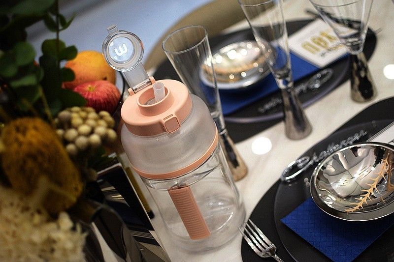 即是吨吨桶也是榨汁机 摩飞便携榨汁桶