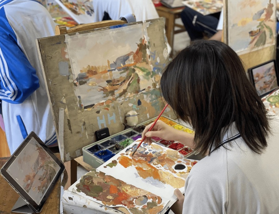 大学里很“烧钱”的4类专业，家里没矿最好别报，未来就业很困难