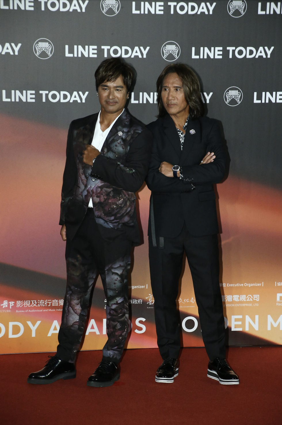 金曲奖红毯争奇斗艳，小S穿芭比粉踩恨天高，音乐组合戴恐龙头套