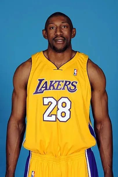 乔丹在nba穿过哪些球衣(nba21号-35号球衣的代表球星)