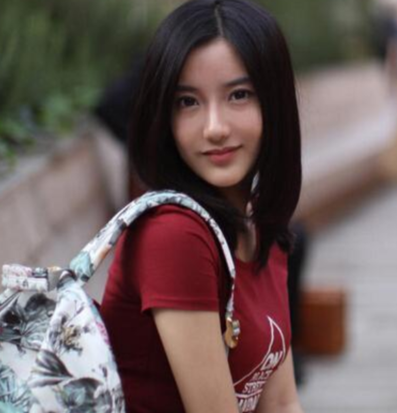 清华大学校花“双料第一”，颜值和才华均在线，不输“奶茶妹妹”