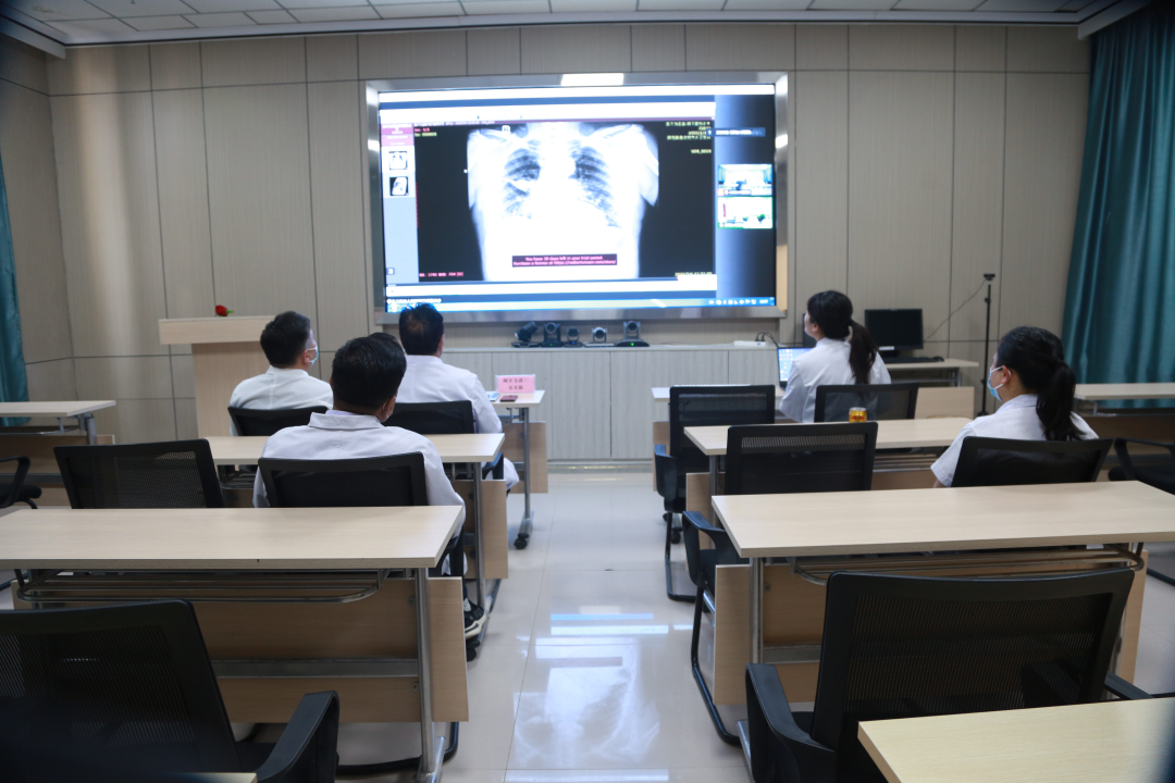 “互联网+医疗”的探索实践者——记江西省人民医院援疆队员管细红