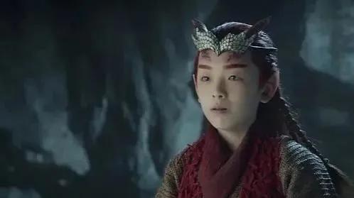 “国民女儿”到圆脸大姐？这4位童星“长残”，长大前后判若两人