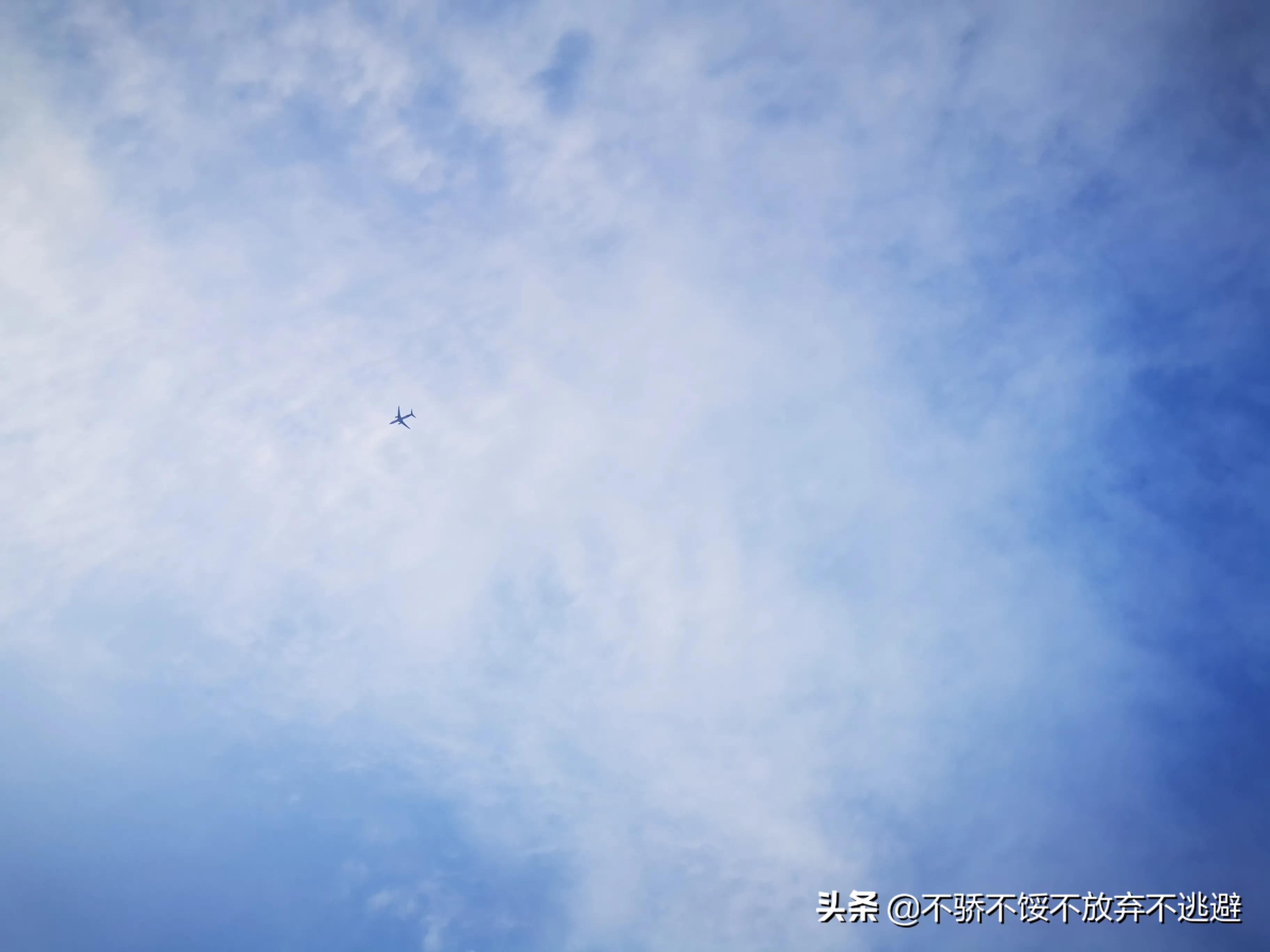关于天空的浪漫文案(配浪漫天空的文案)