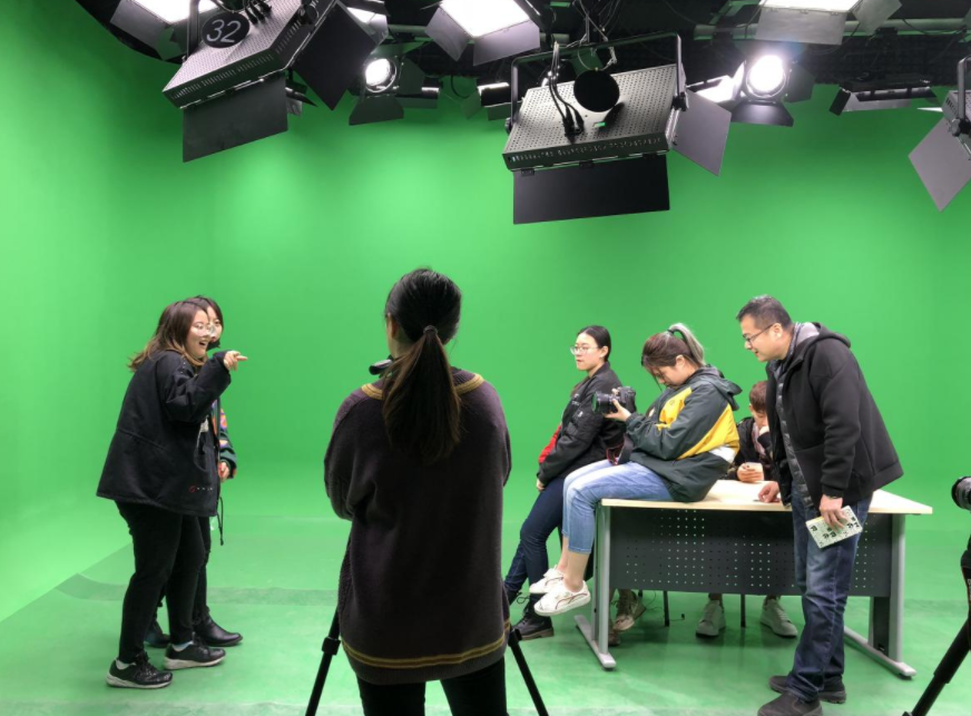难找工作的专业排行，新闻学榜上有名，第一名意料之中