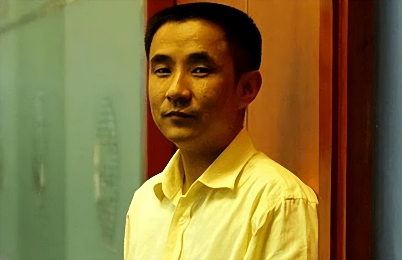 王永红:公司破产欠800亿,套61亿携女明星出逃,亲爹去世都不回