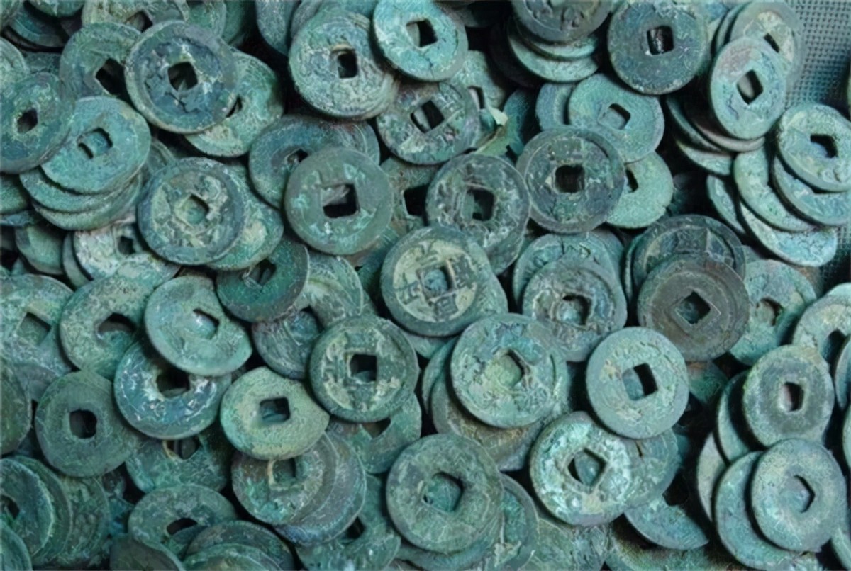 2010年，陕西华县一建筑工地，挖到“地下银行”