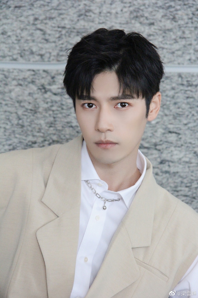 “王治水”变身“北漂青年”，梁雪峰这段即兴表演看破防了