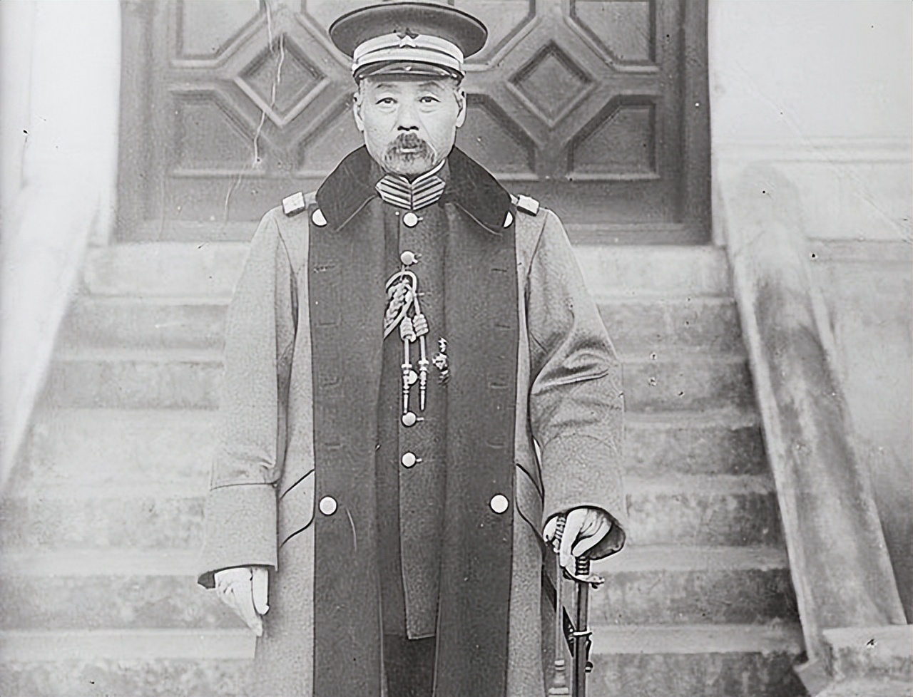 冯巩的太爷爷是冯国璋,还担任过民国大总统,但是他的爷爷更牛