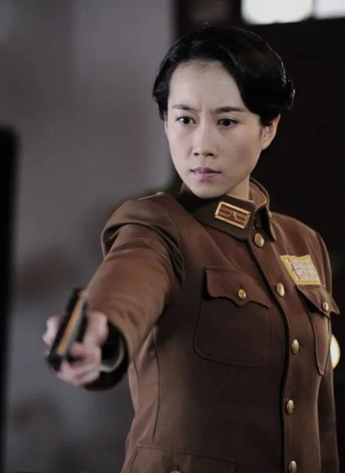 什么才叫铿锵玫瑰-铿锵玫瑰是什么意思