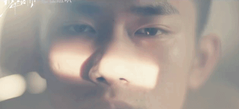 9年、4张牌“登顶”娱乐圈，易烊千玺“顶流之路”揭秘