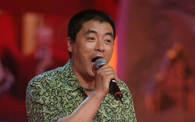 "二人转"有"四功一绝"之说:唱,说,扮,舞基本功加个人绝技.