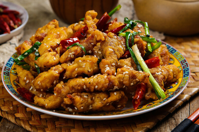 炸酥肉，用什么粉炸更好吃？大厨教你调糊技巧，又酥又脆不回软