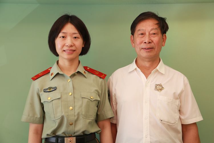 几载铁兵集蓉城，一朵绿花续军魂。 美篇制作：张淑芬