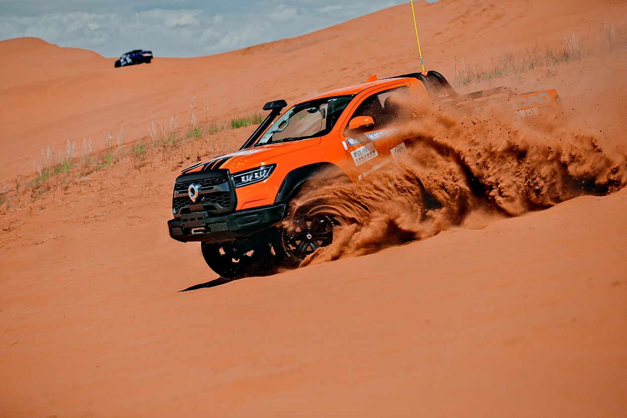 單排、短軸的越野利器 駕駛火炮是種什么體驗