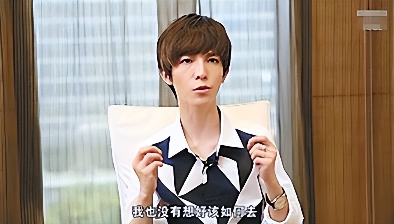 富商作家郭敬明：被称现实主义批判家，与北大教授起冲突愤然离席