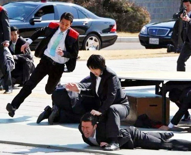 美女保镖吸引29万粉丝，年薪36万，富商老板一次小费超一个月工资