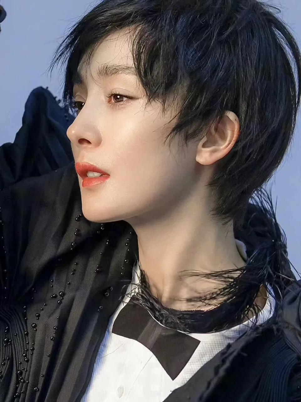 你们见过短发的杨幂吗？喜欢长发的她还是短发的她呢？