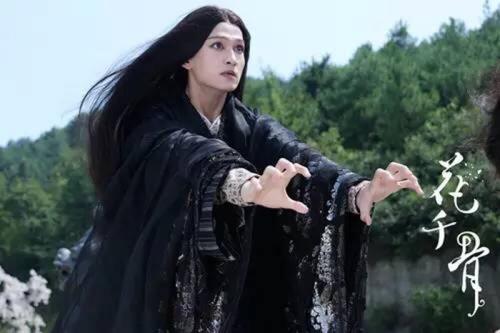 “疯批美人”别乱演，有人五官乱飞成真疯，有人病娇邪魅太撩人